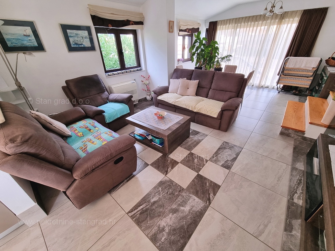 3 bedroom apartment in Omišalj, Croatia – 103024