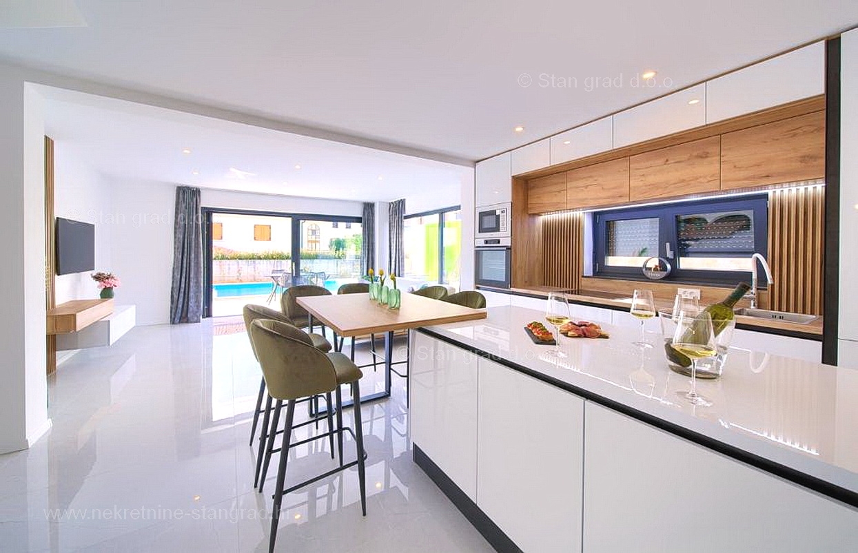 3 bedroom apartment in Malinska-Dubašnica, Croatia – 103008