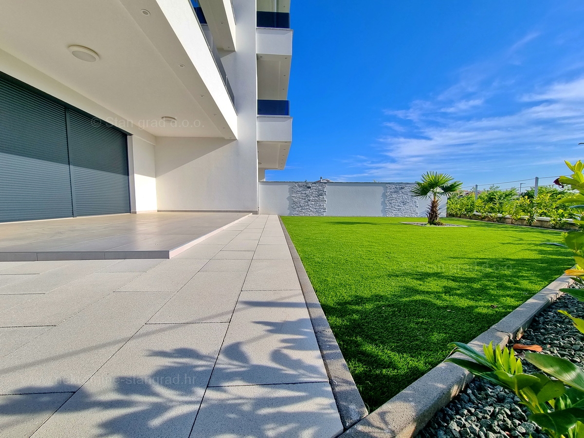 4 bedroom apartment in Malinska-Dubašnica, Croatia – 102652