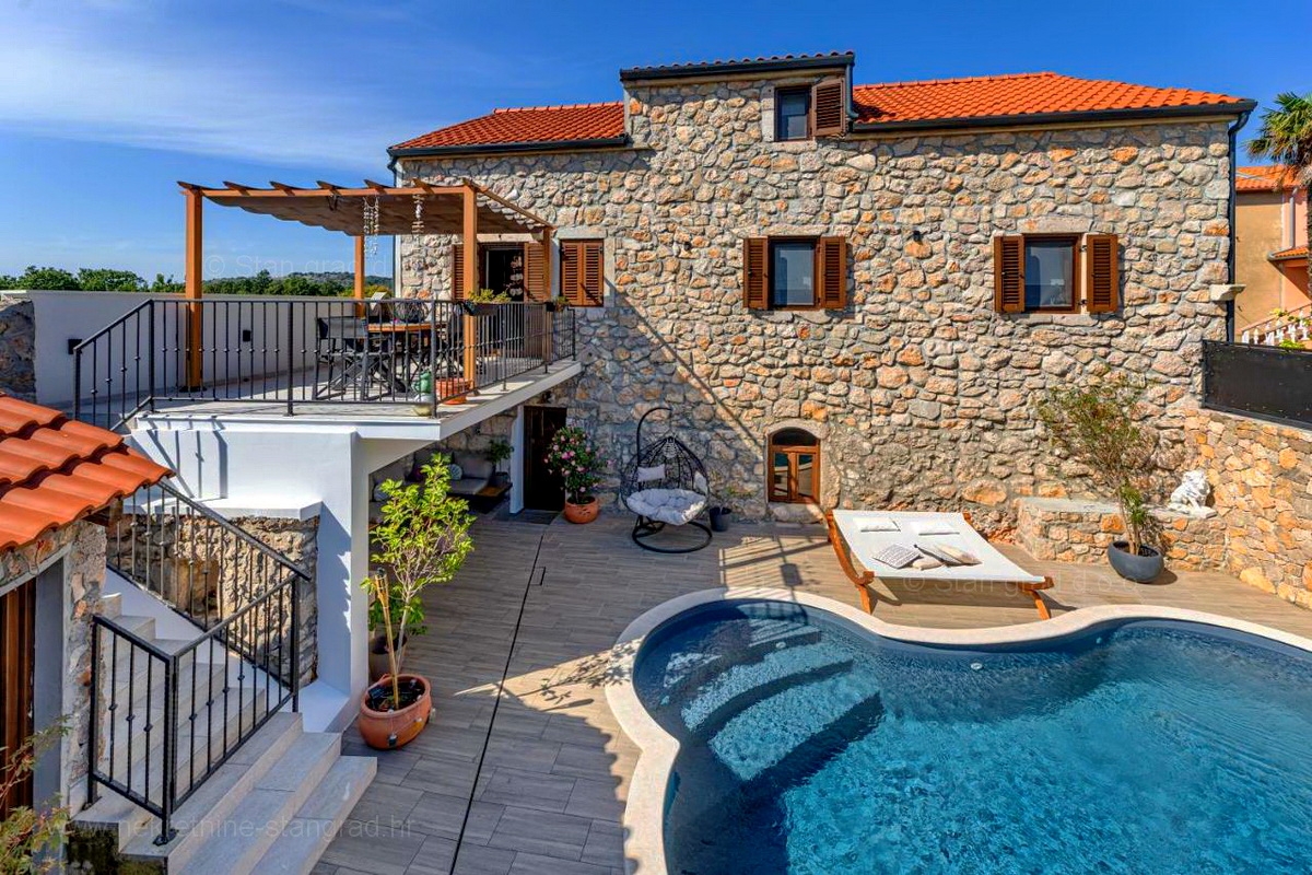 3 bedroom villa in Vrbnik, Croatia – 102559