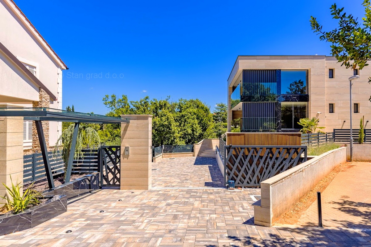 3 bedroom apartment in Malinska-Dubašnica, Croatia – 102431