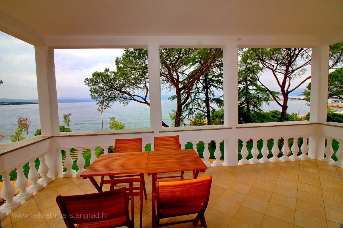 4 bedroom apartment in Malinska-Dubašnica, Croatia – 102360