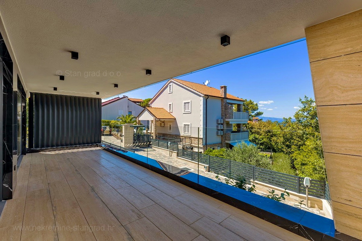 3 bedroom apartment in Malinska-Dubašnica, Croatia – 102225