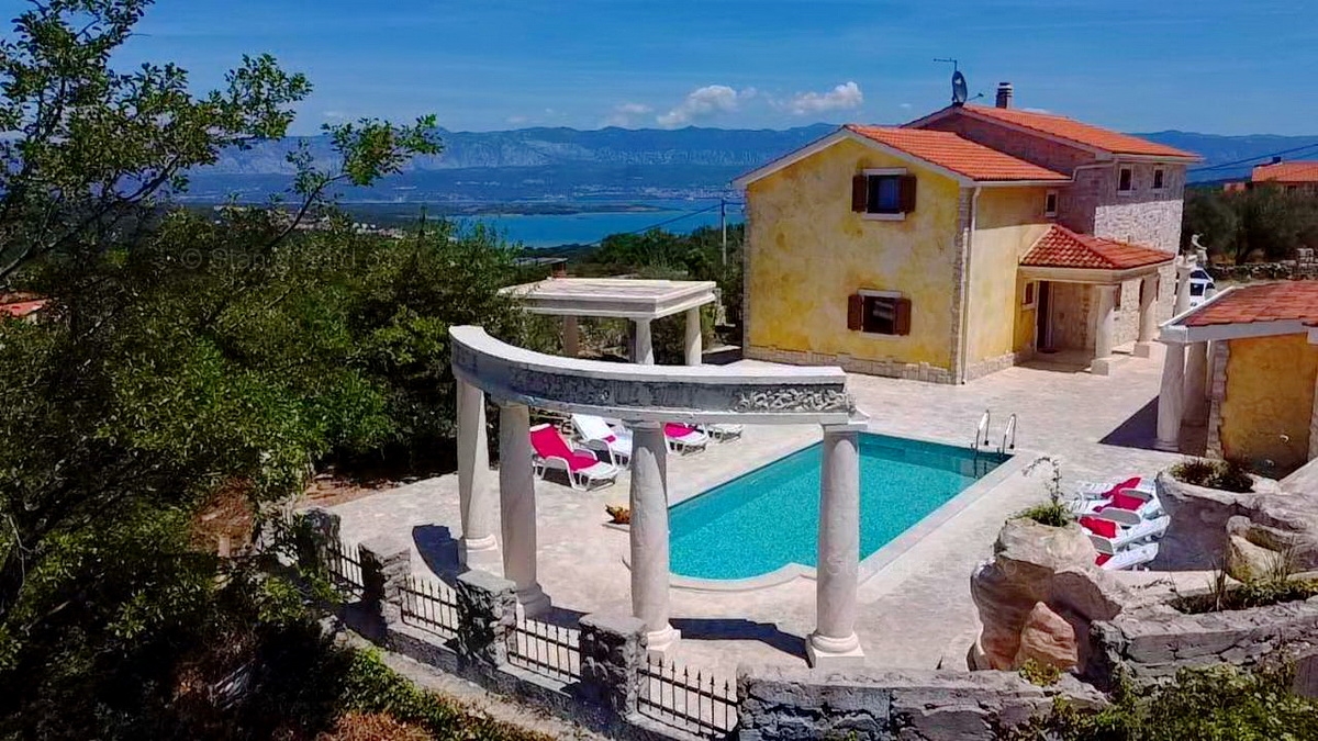 4 bedroom villa in Dobrinj, Croatia – 102184