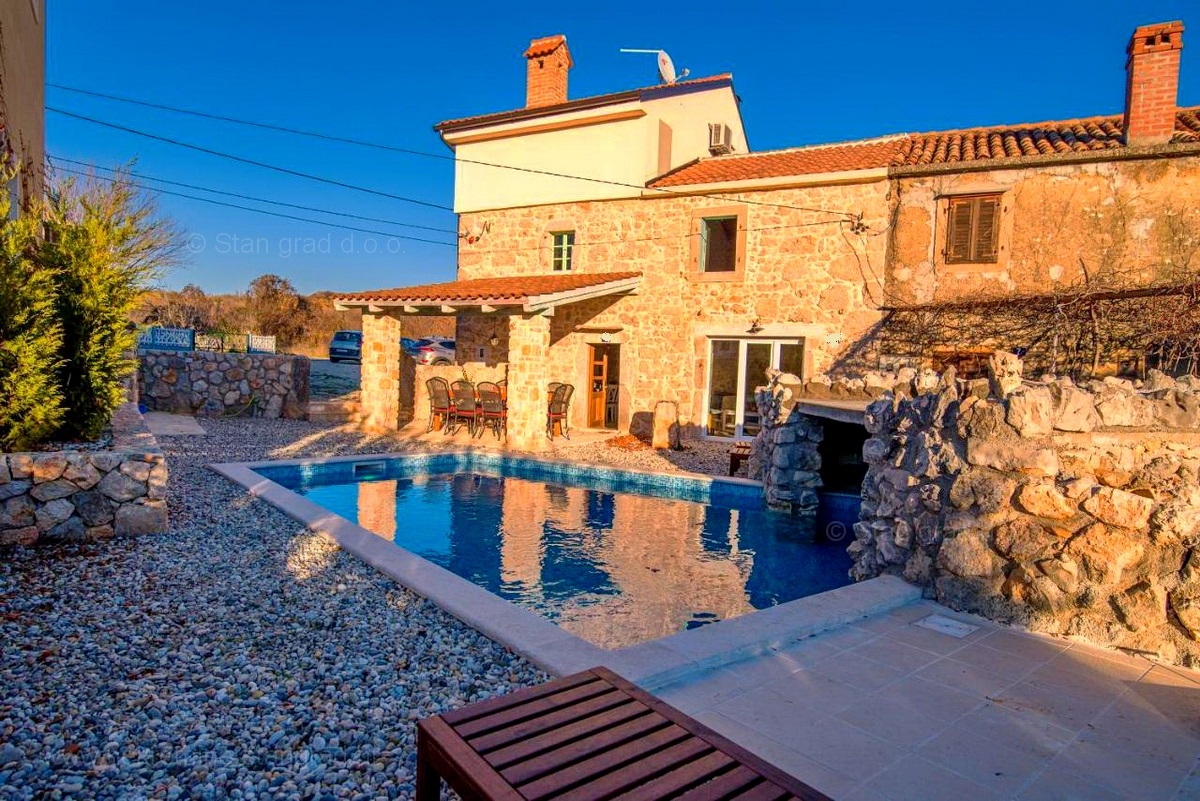 3 bedroom villa in Vrbnik, Croatia – 101979