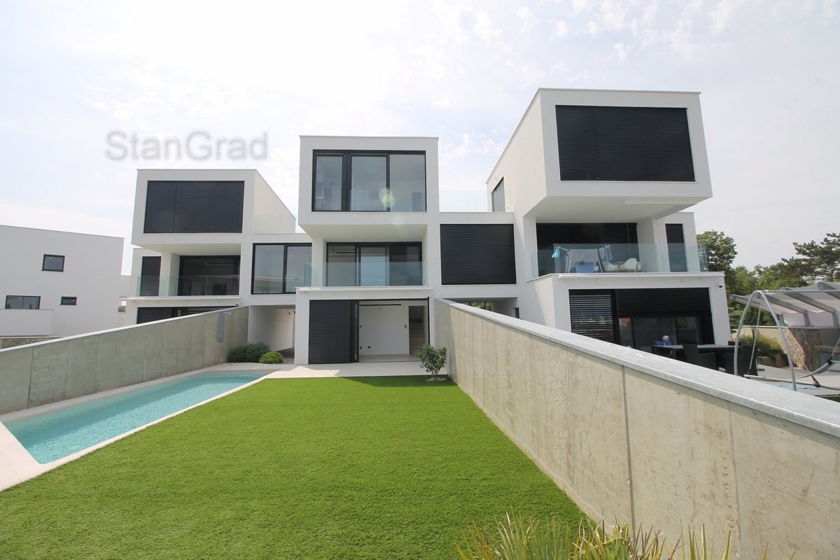 3 bedroom villa in Malinska-Dubašnica, Croatia – 100241