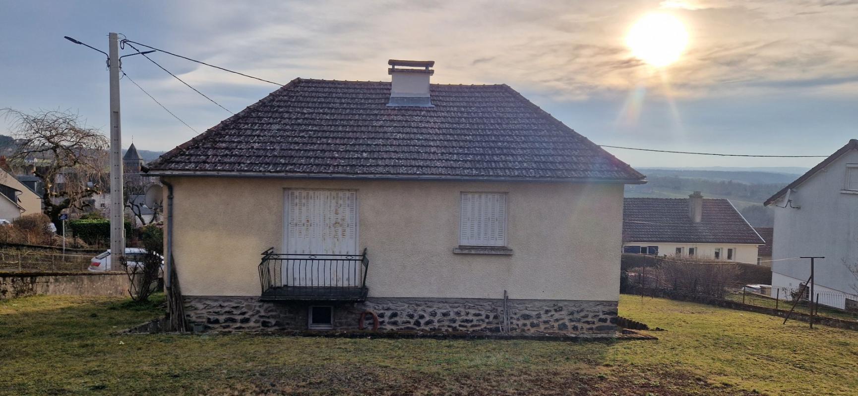 2 bedroom maison a renover in Mauriac, Cantal, France – 12015366472