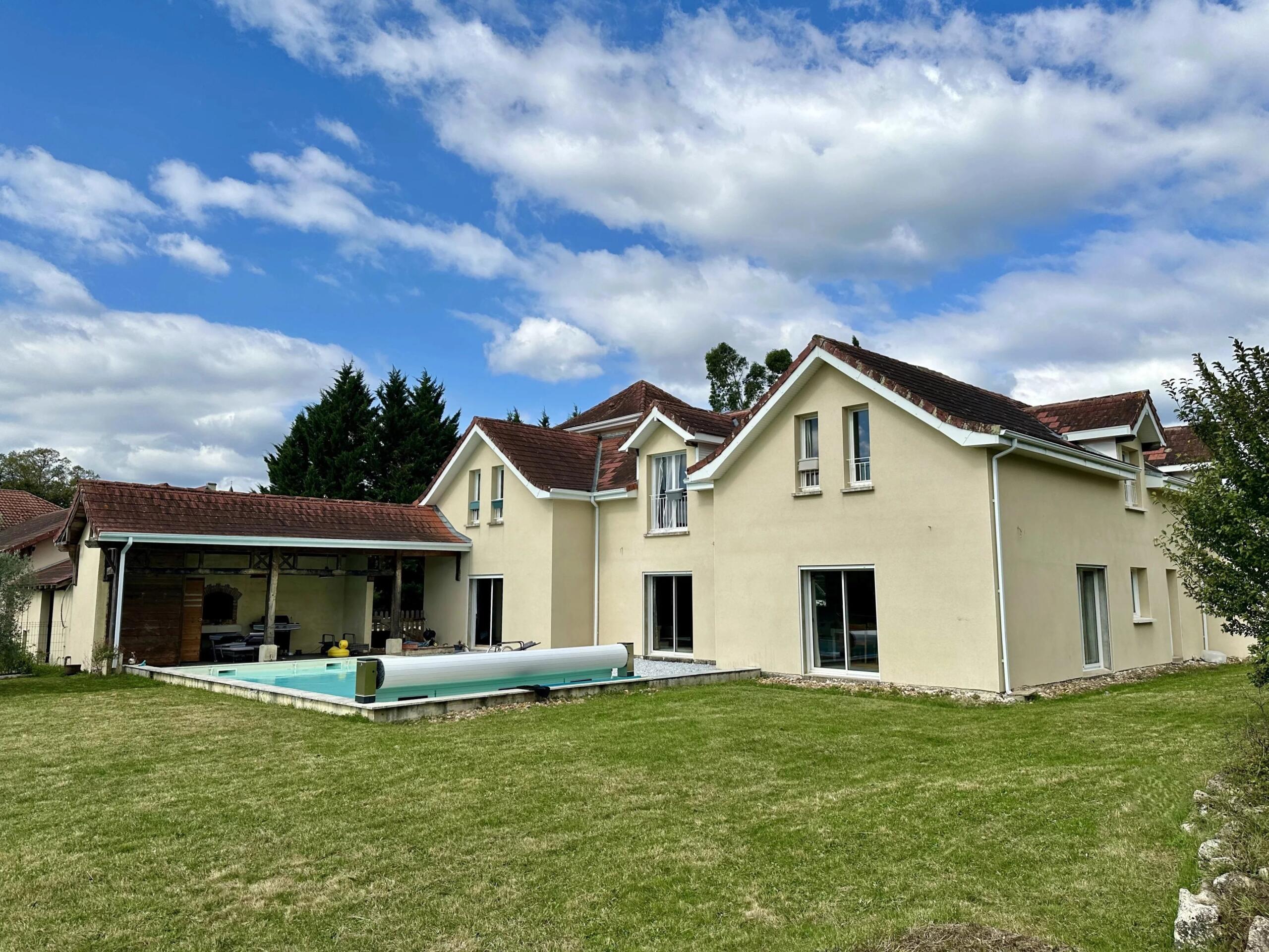 Recently-built 5-7 bedroom house with guest annexe, barn and pasture, Aquitaine – France – BVI77146