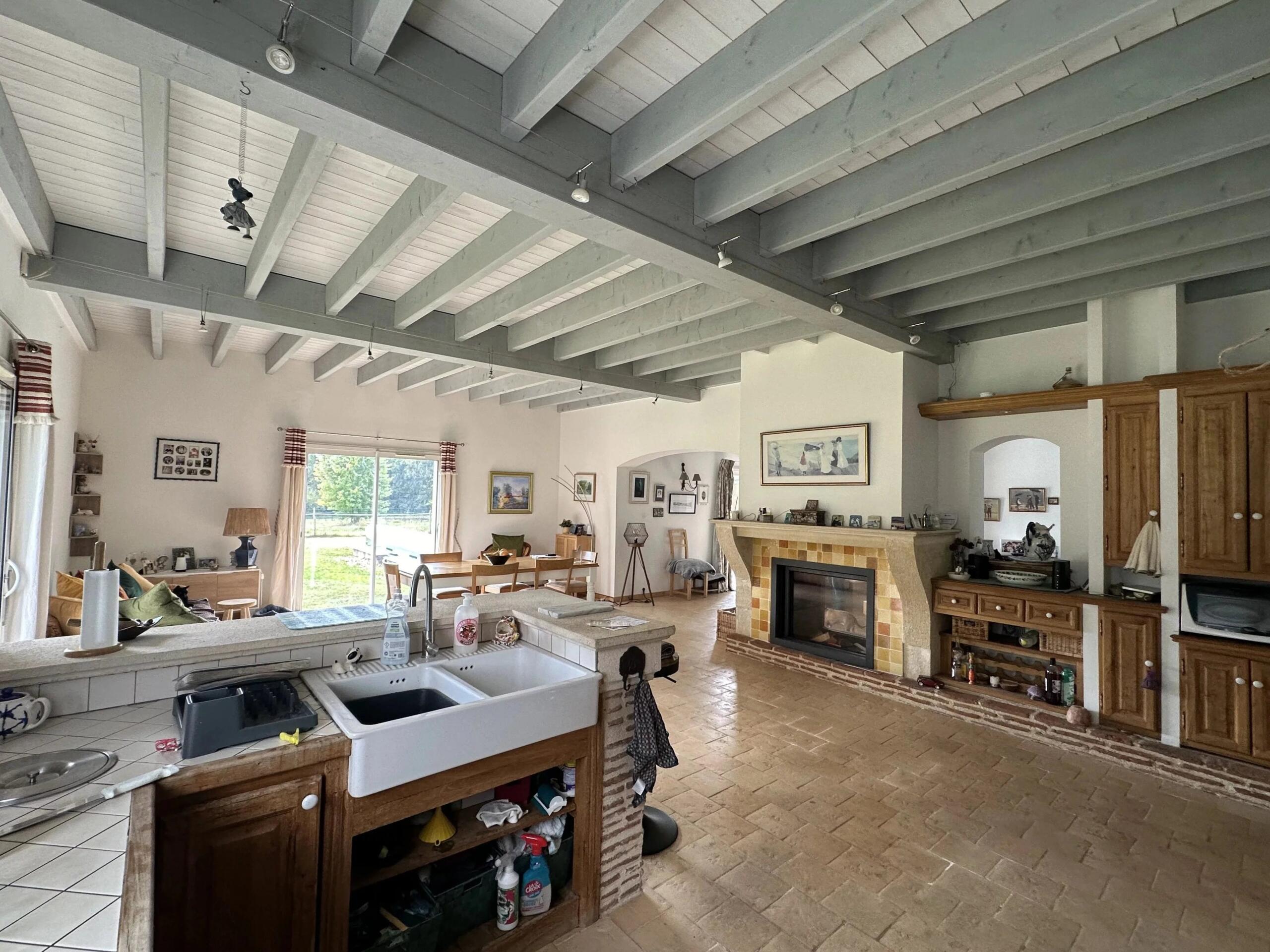 Recently-built 5-7 bedroom house with guest annexe, barn and pasture, Aquitaine – France – BVI77146