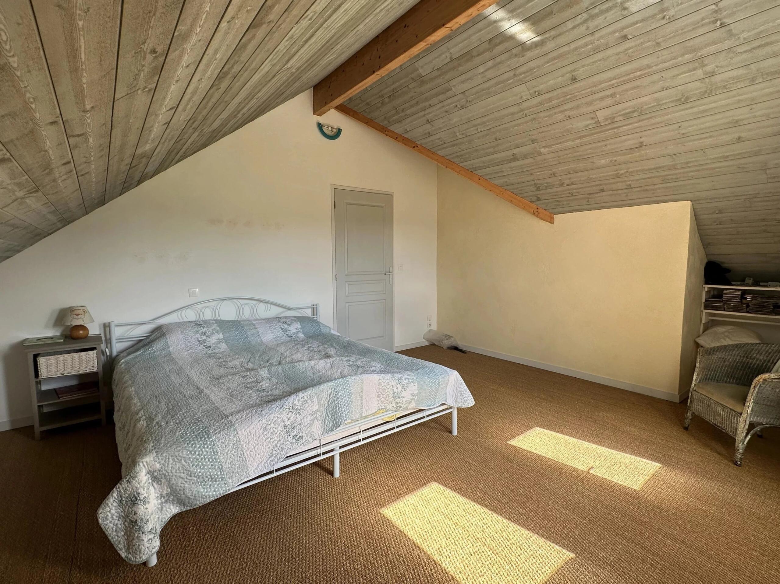 Recently-built 5-7 bedroom house with guest annexe, barn and pasture, Aquitaine – France – BVI77146