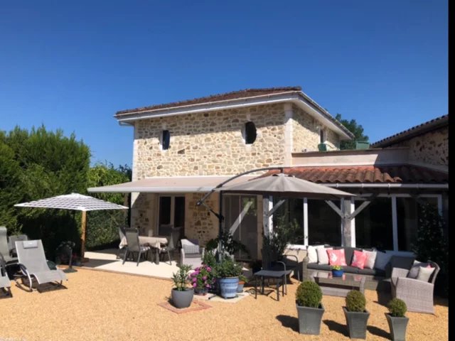 Renovated 4-bed house in a lovely edge of village location, Aquitaine – France – BVI76035