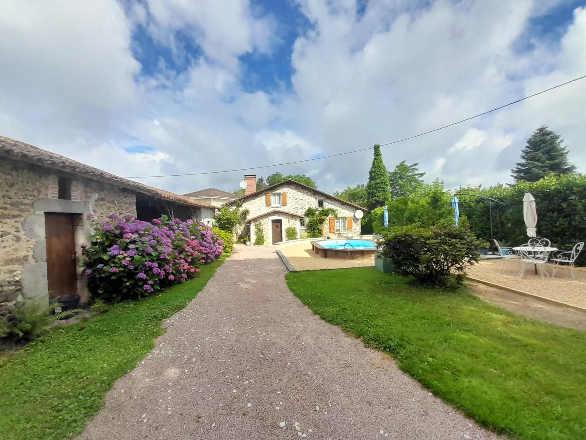 Renovated 4-bed house in a lovely edge of village location, Aquitaine – France – BVI76035