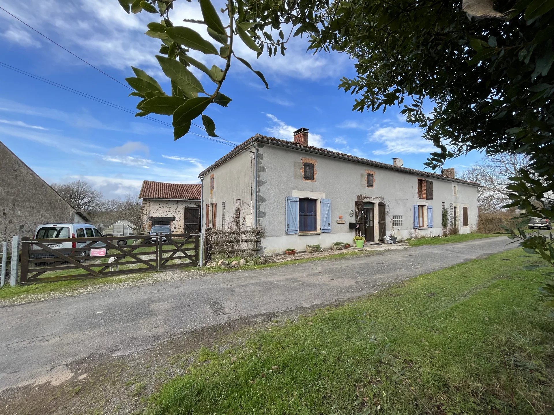 Farmhouse/small holding/equestrian property with 4.5 hectares, Poitou-Charentes – France – BVI66444