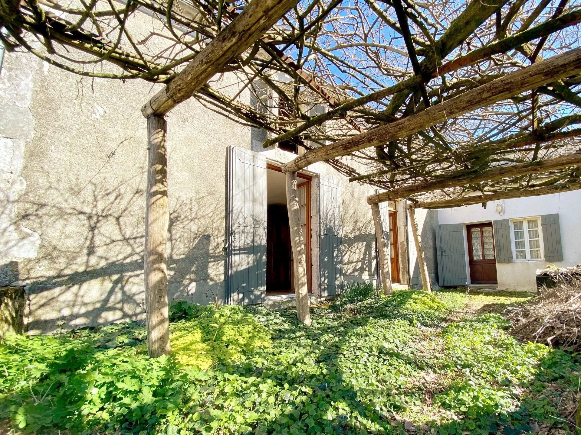 Charming house in the heart of a beautiful village, Aquitaine – France – BVI74505