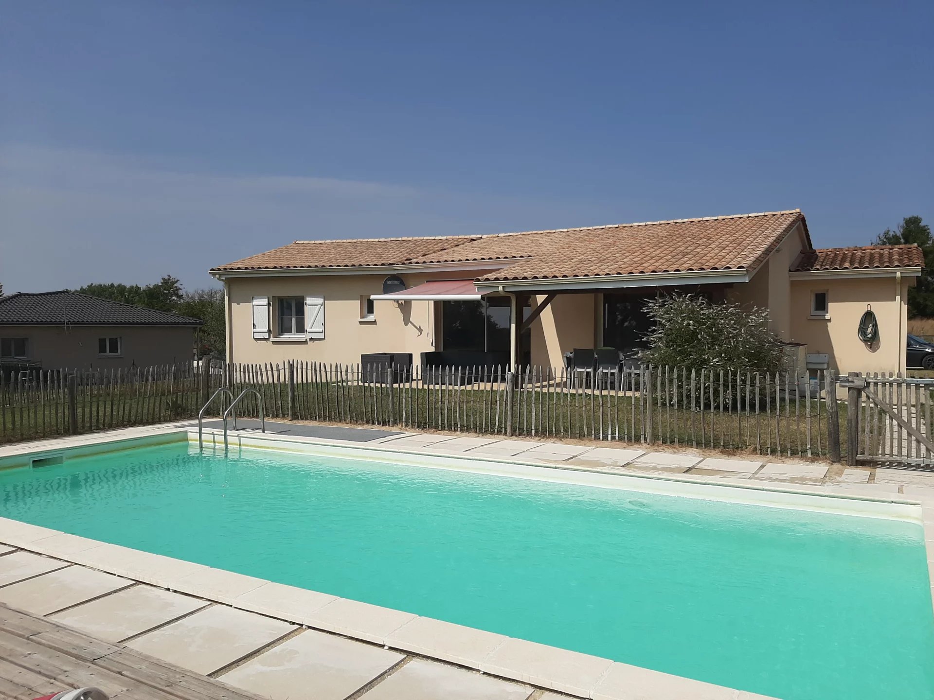 Immaculate property with pool close to all amenities, Aquitaine – France – BVI75533