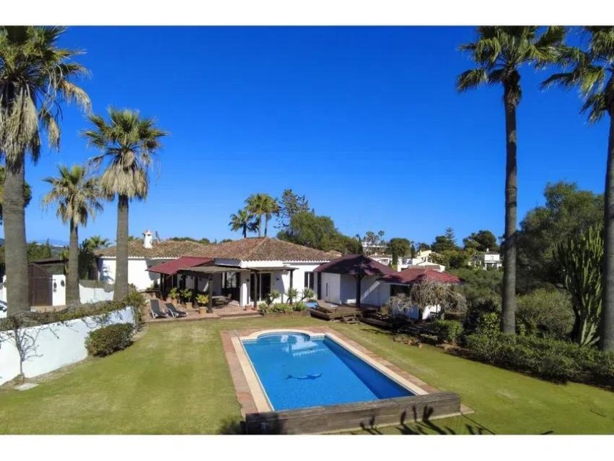 5 bedroom Villa in Sotogrande, Cadiz, Spain – 428-04390P