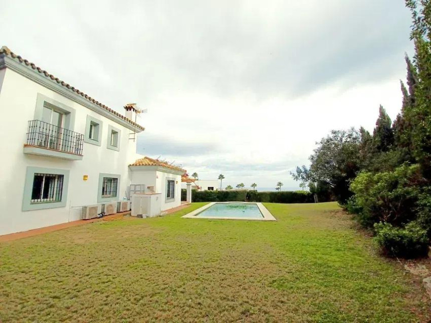 4 bedroom Villa in Alcaidesa, Cadiz, Spain – 428-04391P