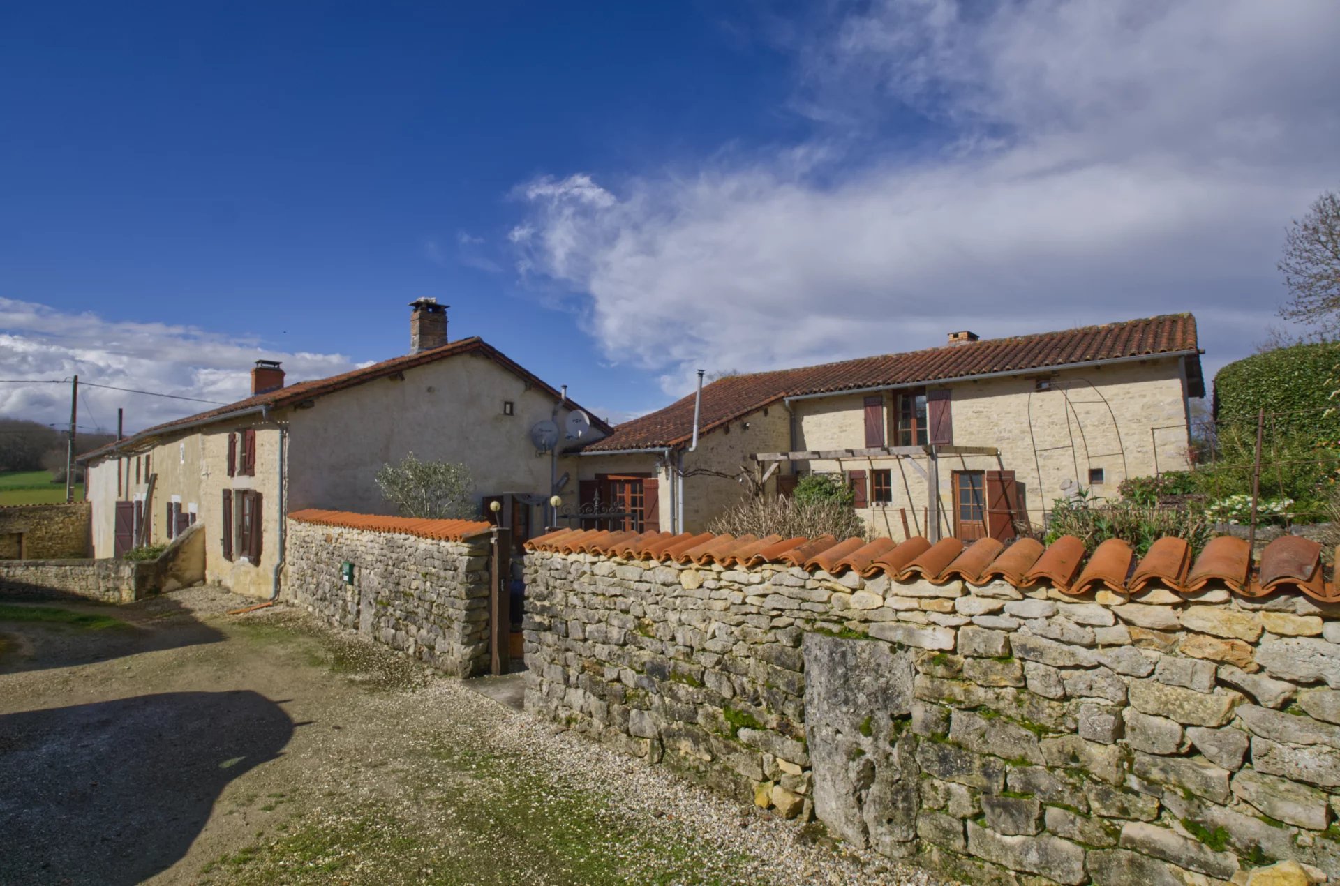 Renovated large stone house, plus guest cottage, in hamlet close to Verteuil-sur-Charente, Poitou-Charentes – France – BVI74421