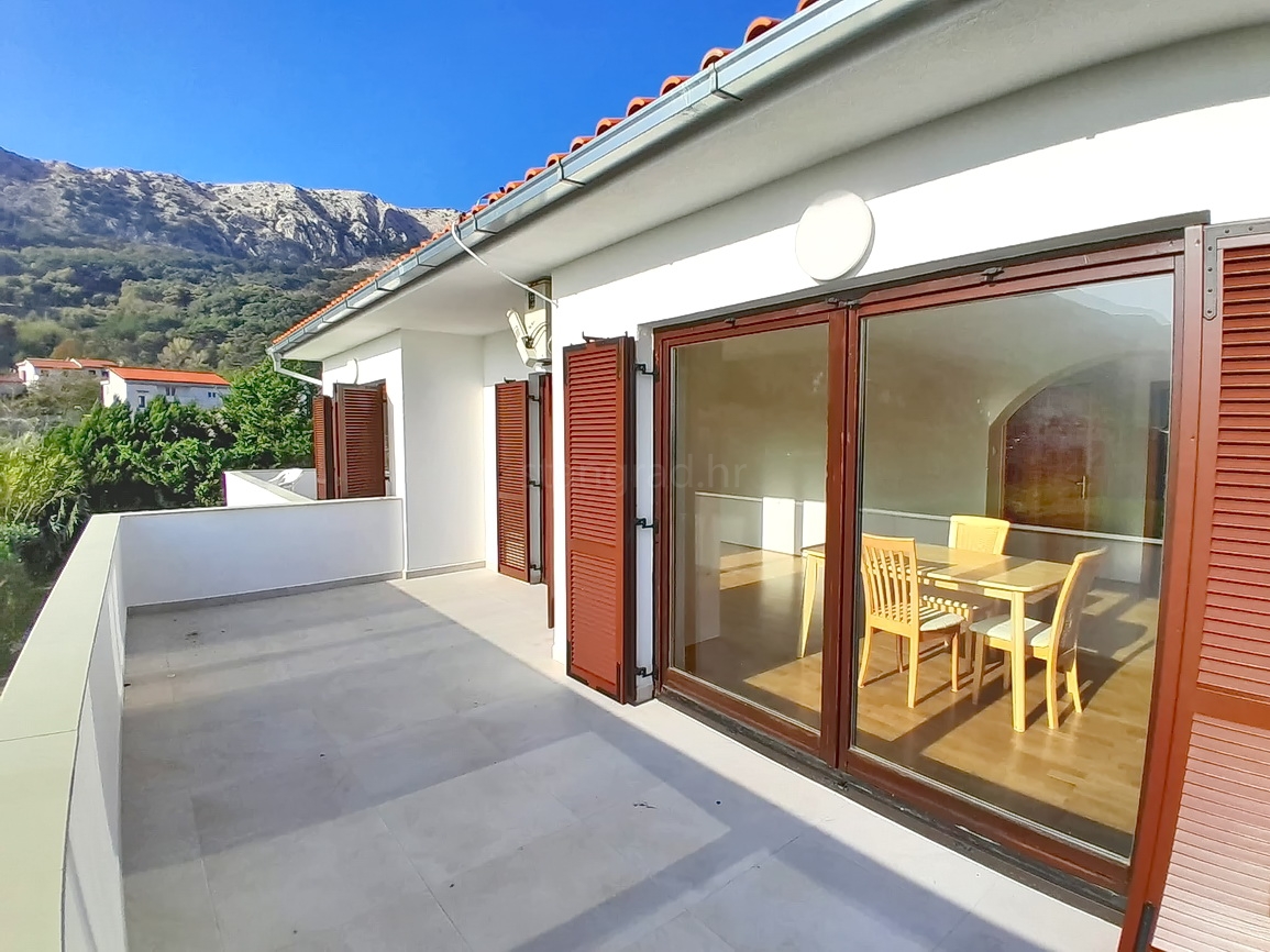 3 bedroom apartment in Baška, Croatia – 103350