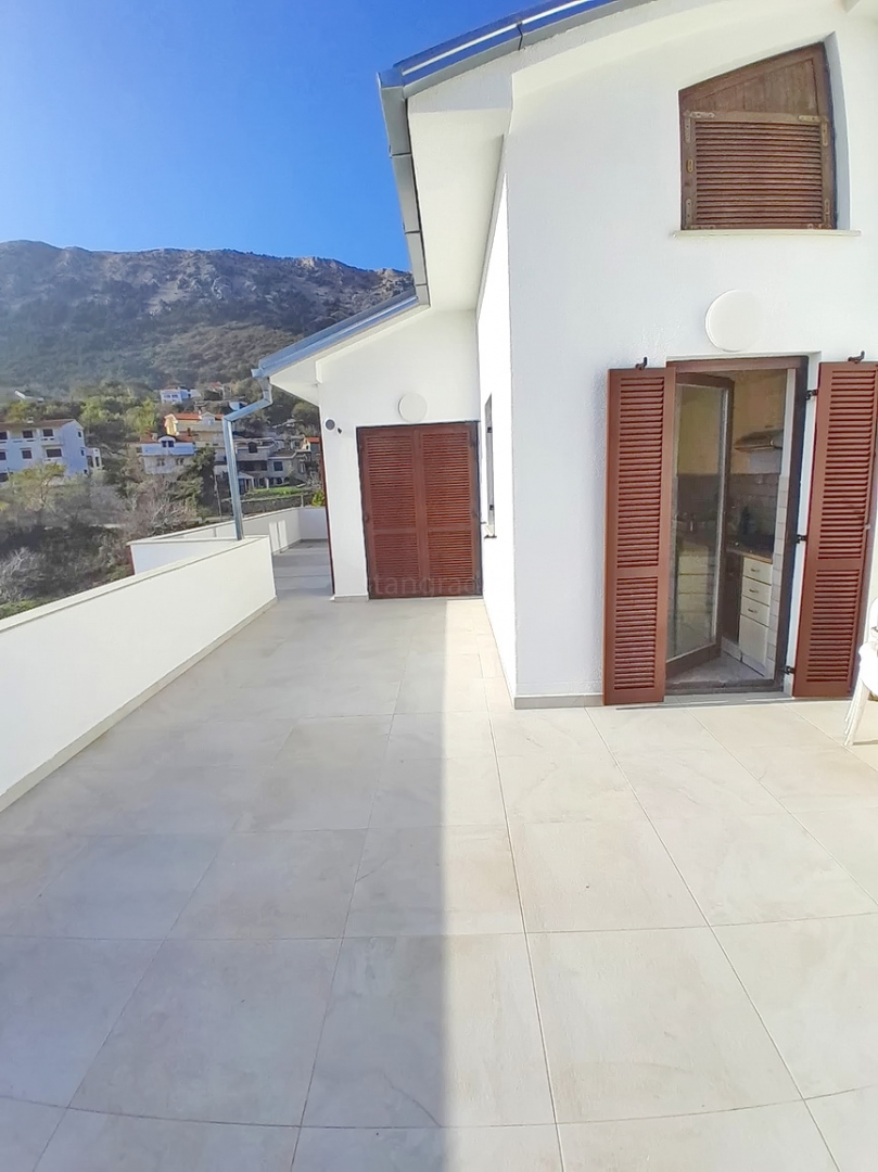3 bedroom apartment in Baška, Croatia – 103350