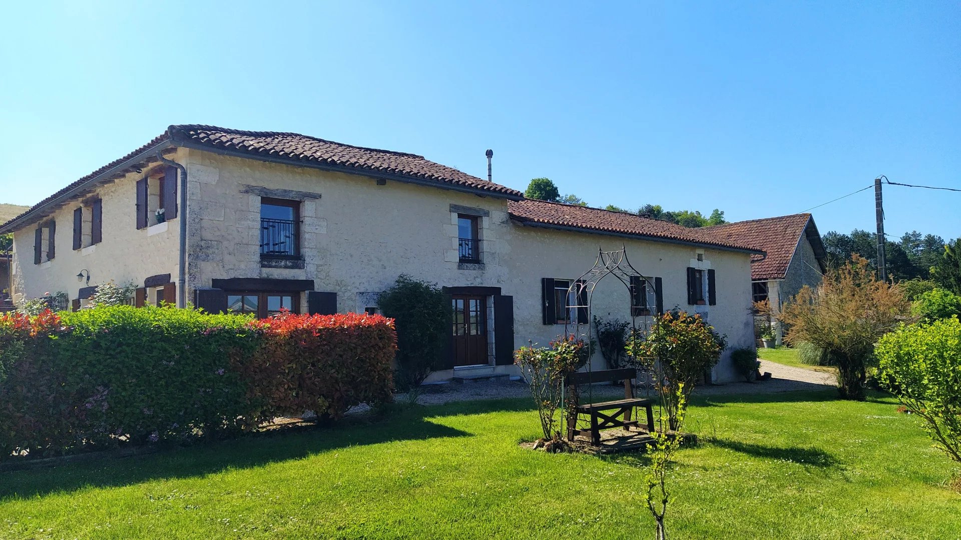 Lovely rural property with far-reaching views, Aquitaine – France – BVI79516