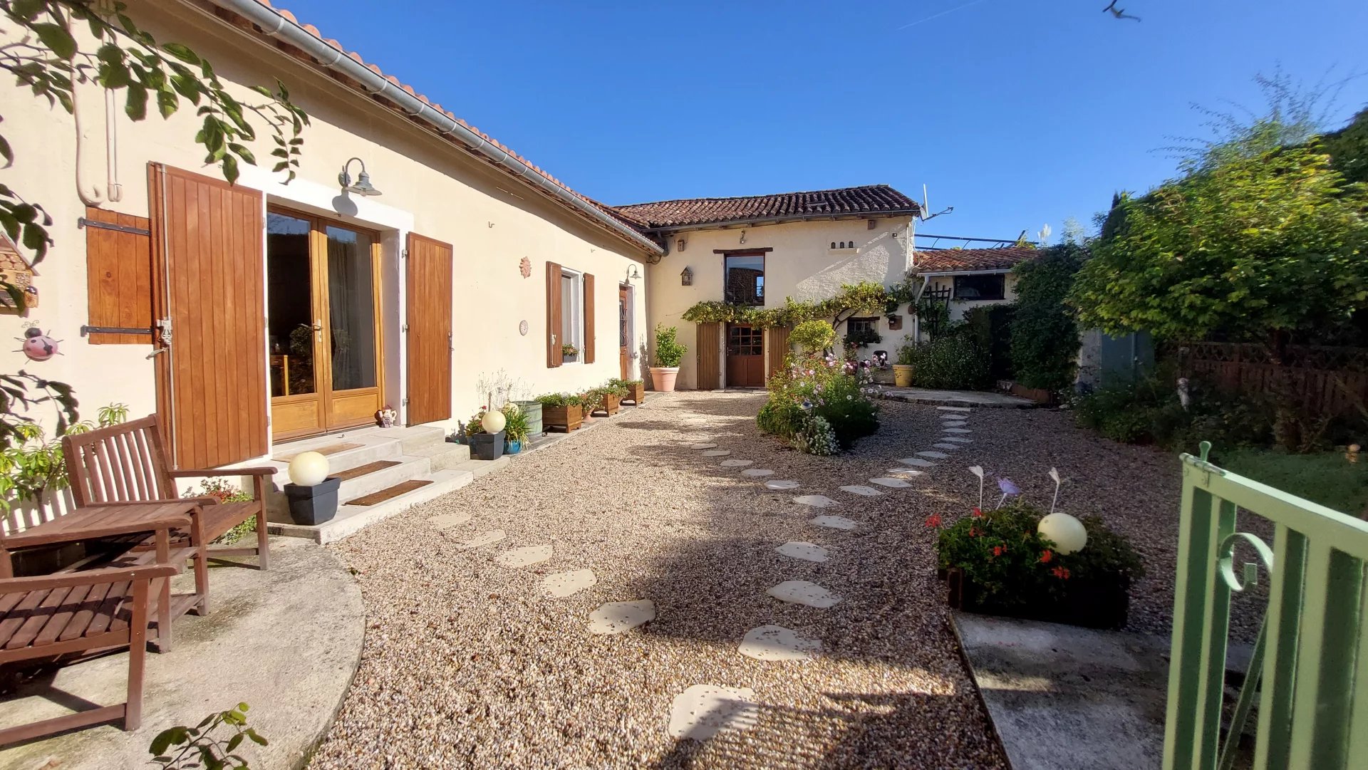 Lovely rural property with far-reaching views, Aquitaine – France – BVI79516