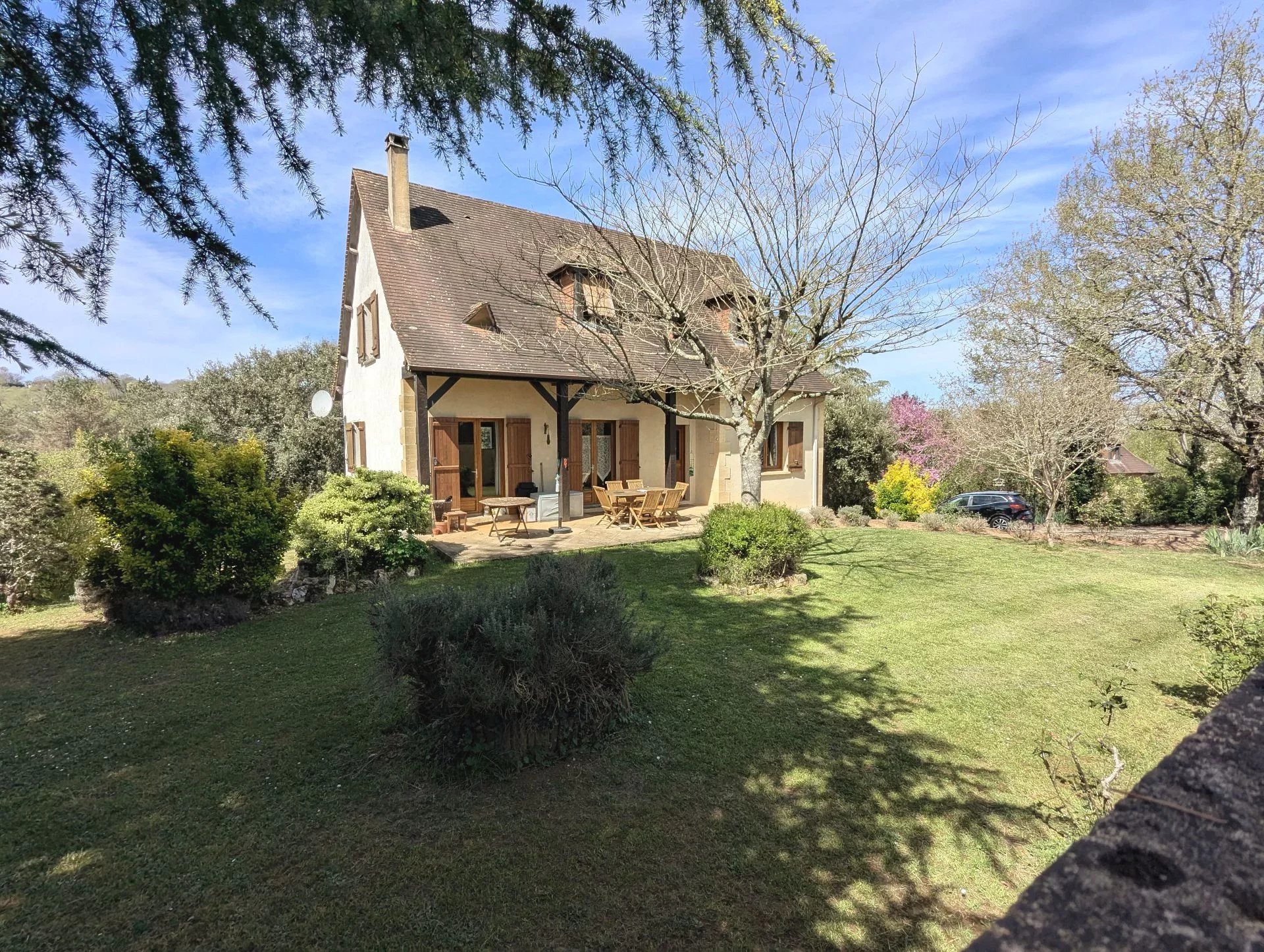 Charming Detached 4-Bedroom Home with 1-Bedroom Apartment and Stunning Valley Views – Near Cénac, Aquitaine – France – BVI74228