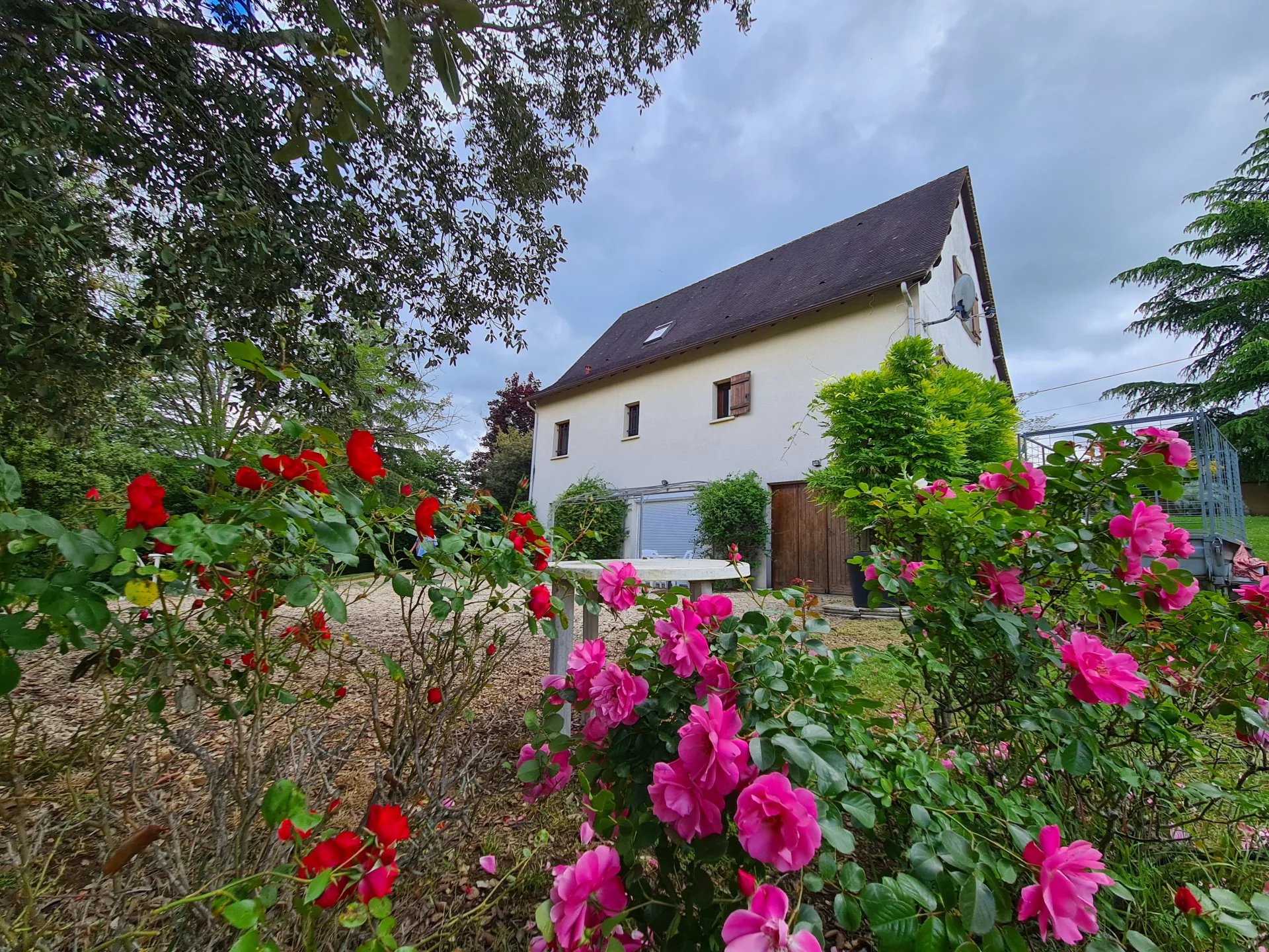Charming Detached 4-Bedroom Home with 1-Bedroom Apartment and Stunning Valley Views – Near Cénac, Aquitaine – France – BVI74228