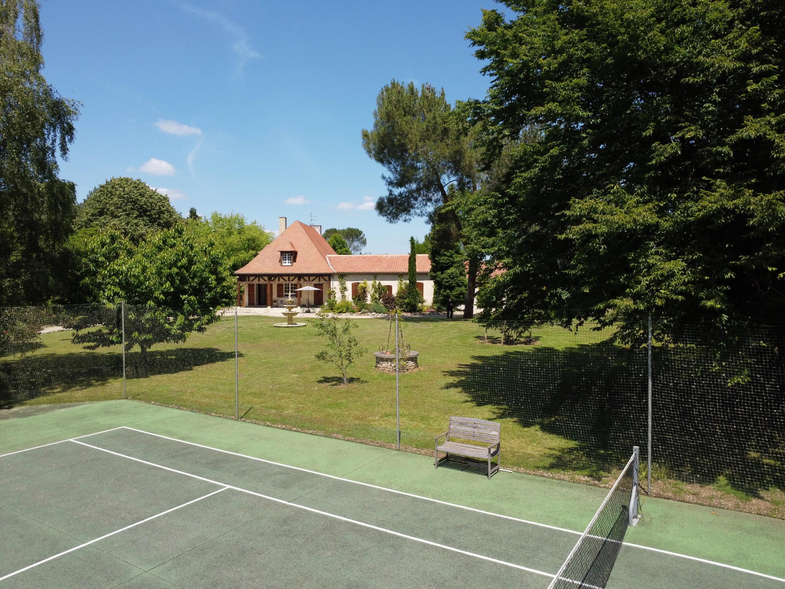 Beautiful villa with tennis court and pool, just a few minutes from Bergerac, Aquitaine – France – BVI72877