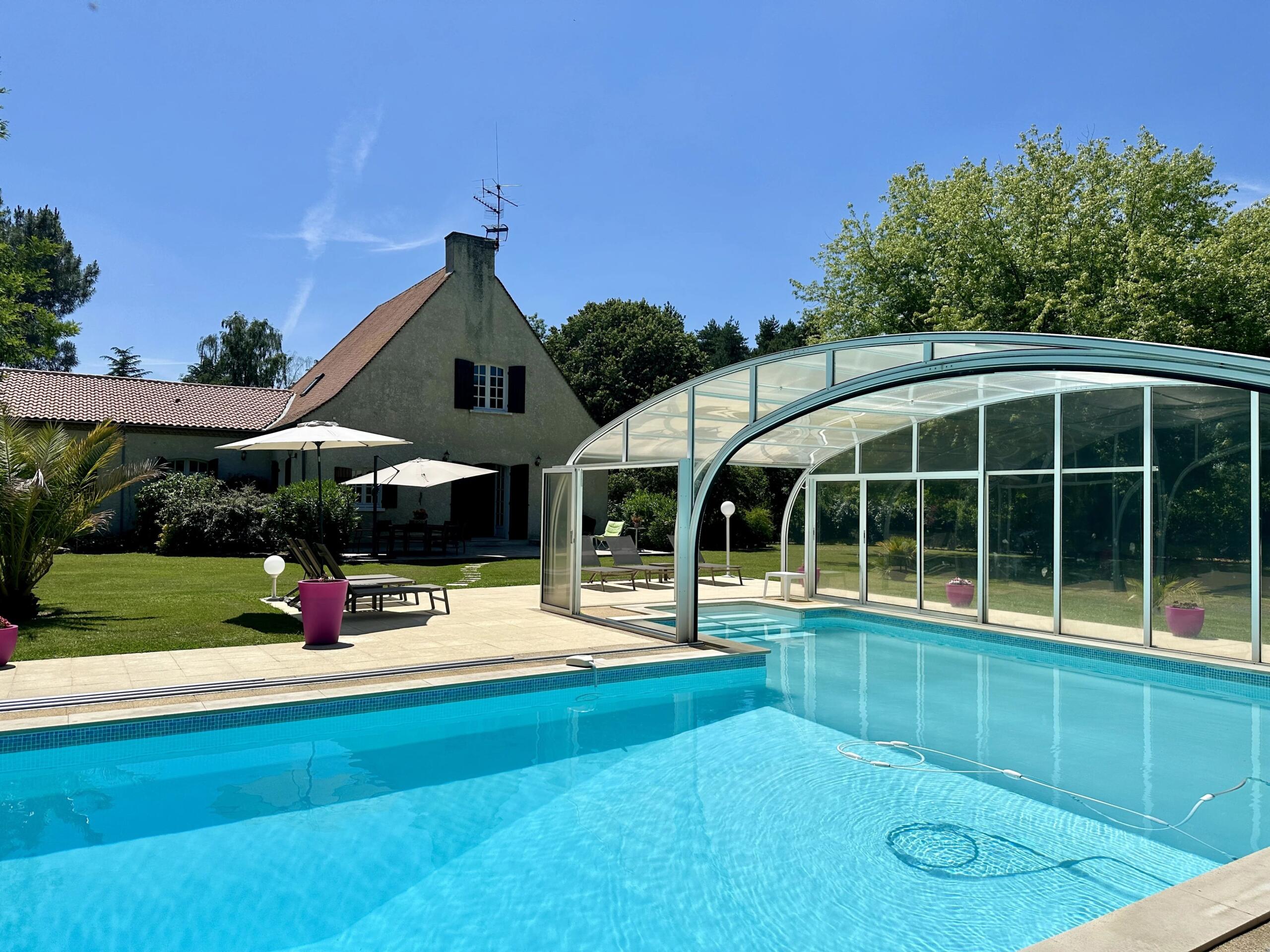 Beautiful villa with tennis court and pool, just a few minutes from Bergerac, Aquitaine – France – BVI72877