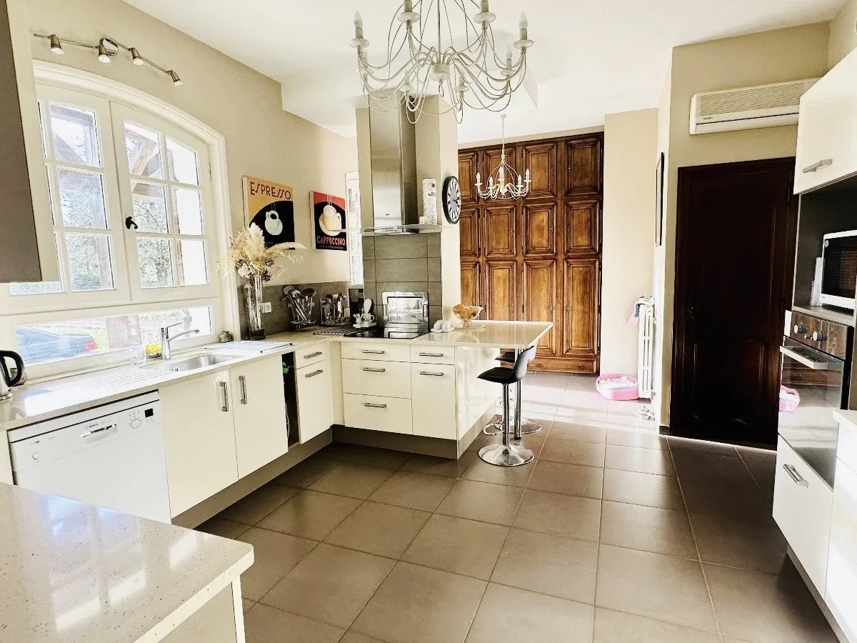 Beautiful villa with tennis court and pool, just a few minutes from Bergerac, Aquitaine – France – BVI72877