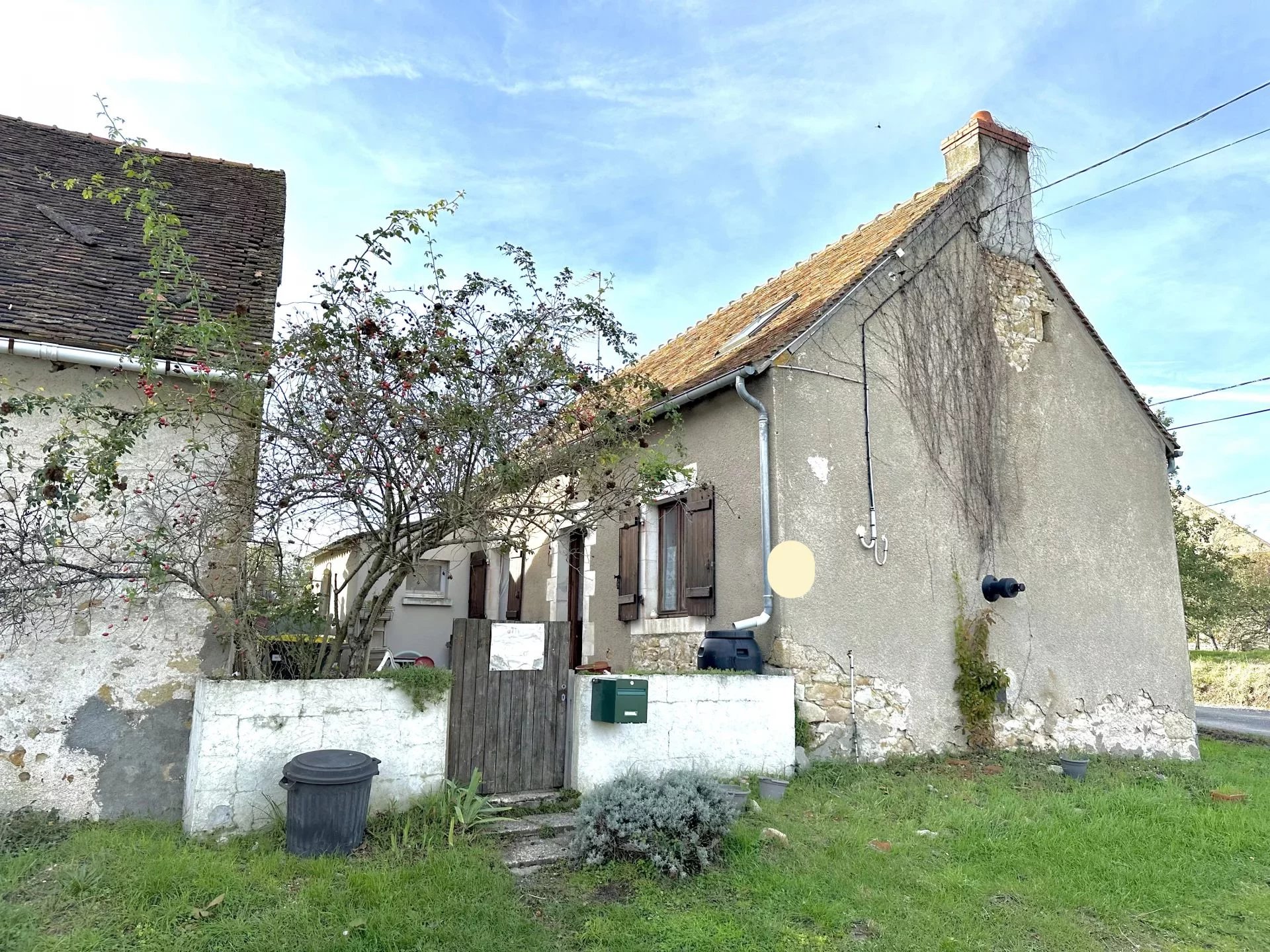Beautiful House With Great Outbuildings in Hamlet, Poitou-Charentes – France – BVI62391