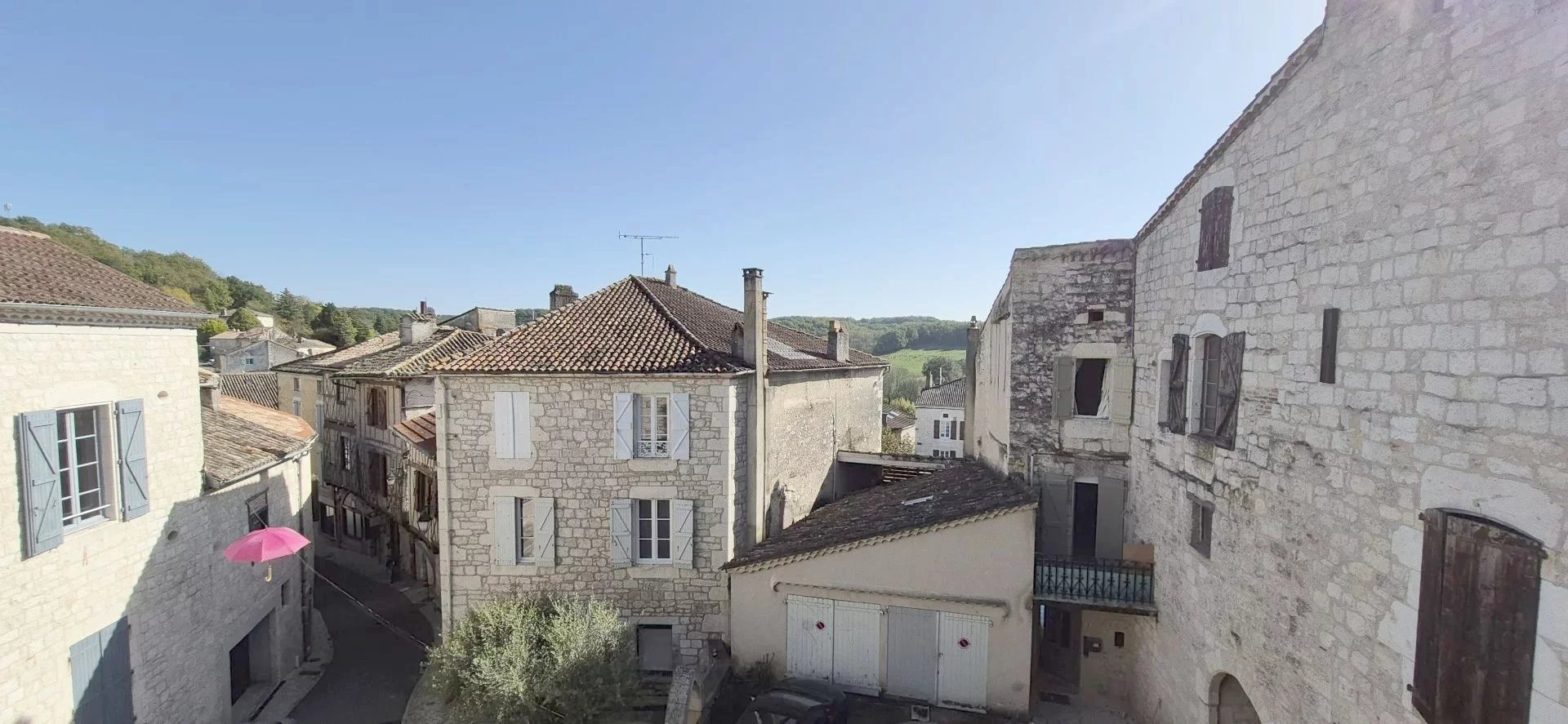 Stone house to renovate with restored business premises, Midi-Pyrénées – France – BVI77393