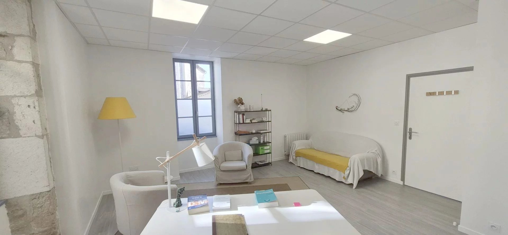 Stone house to renovate with restored business premises, Midi-Pyrénées – France – BVI77393