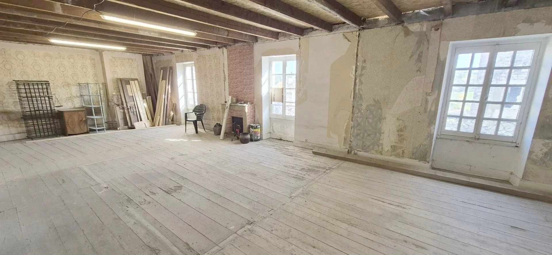 Stone house to renovate with restored business premises, Midi-Pyrénées – France – BVI77393