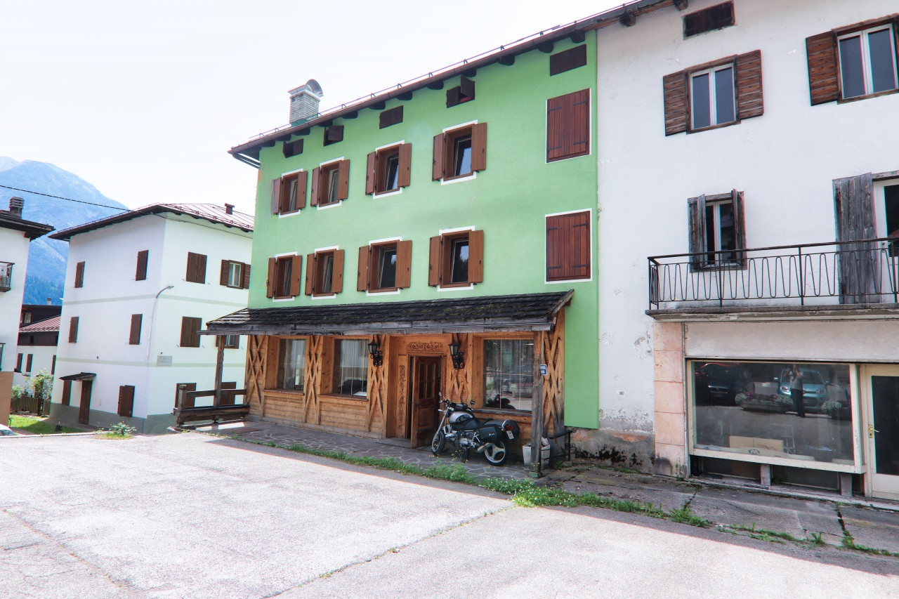 Auronzo di Cadore: A Small, Family-Sized Hotel – V003172