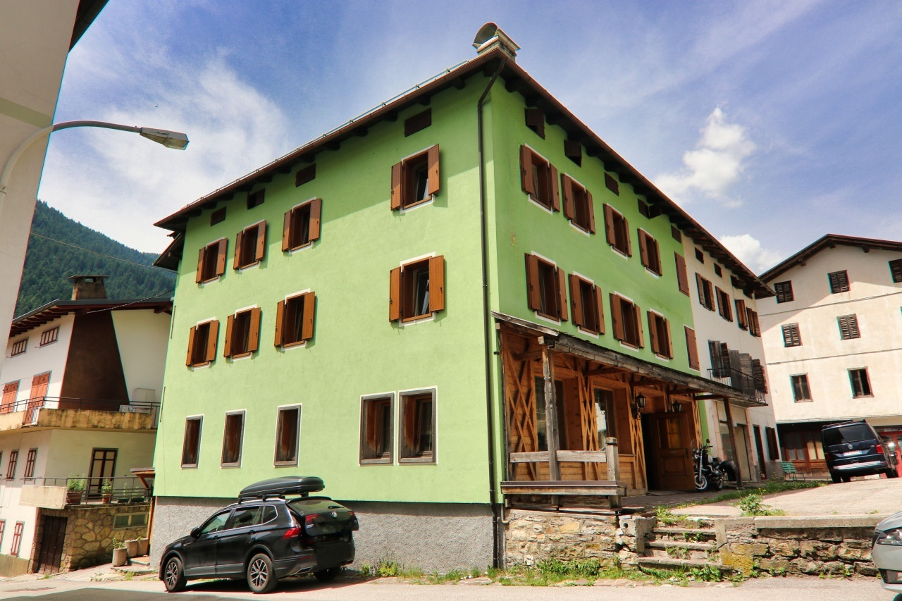 Auronzo di Cadore: A Small, Family-Sized Hotel – V003172