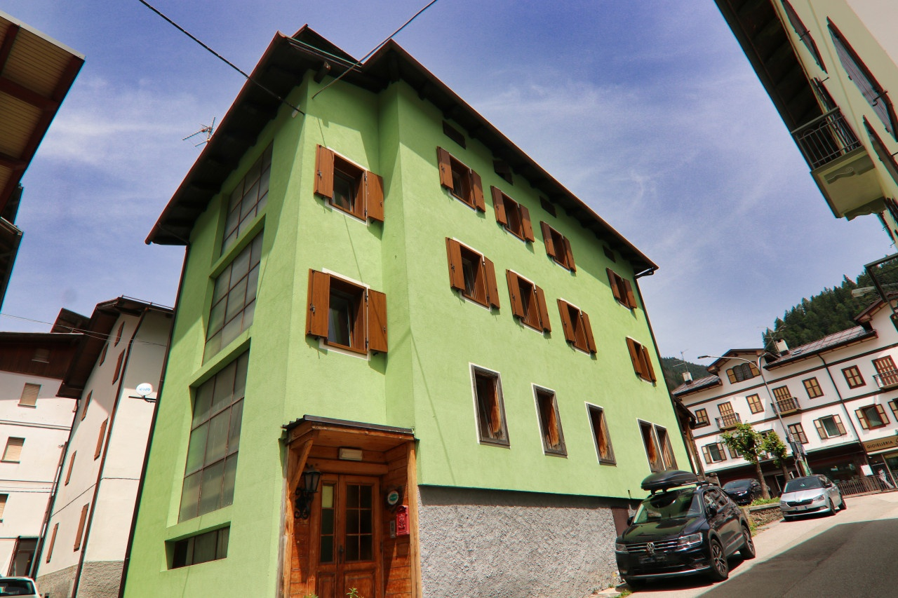 Auronzo di Cadore: A Small, Family-Sized Hotel – V003172