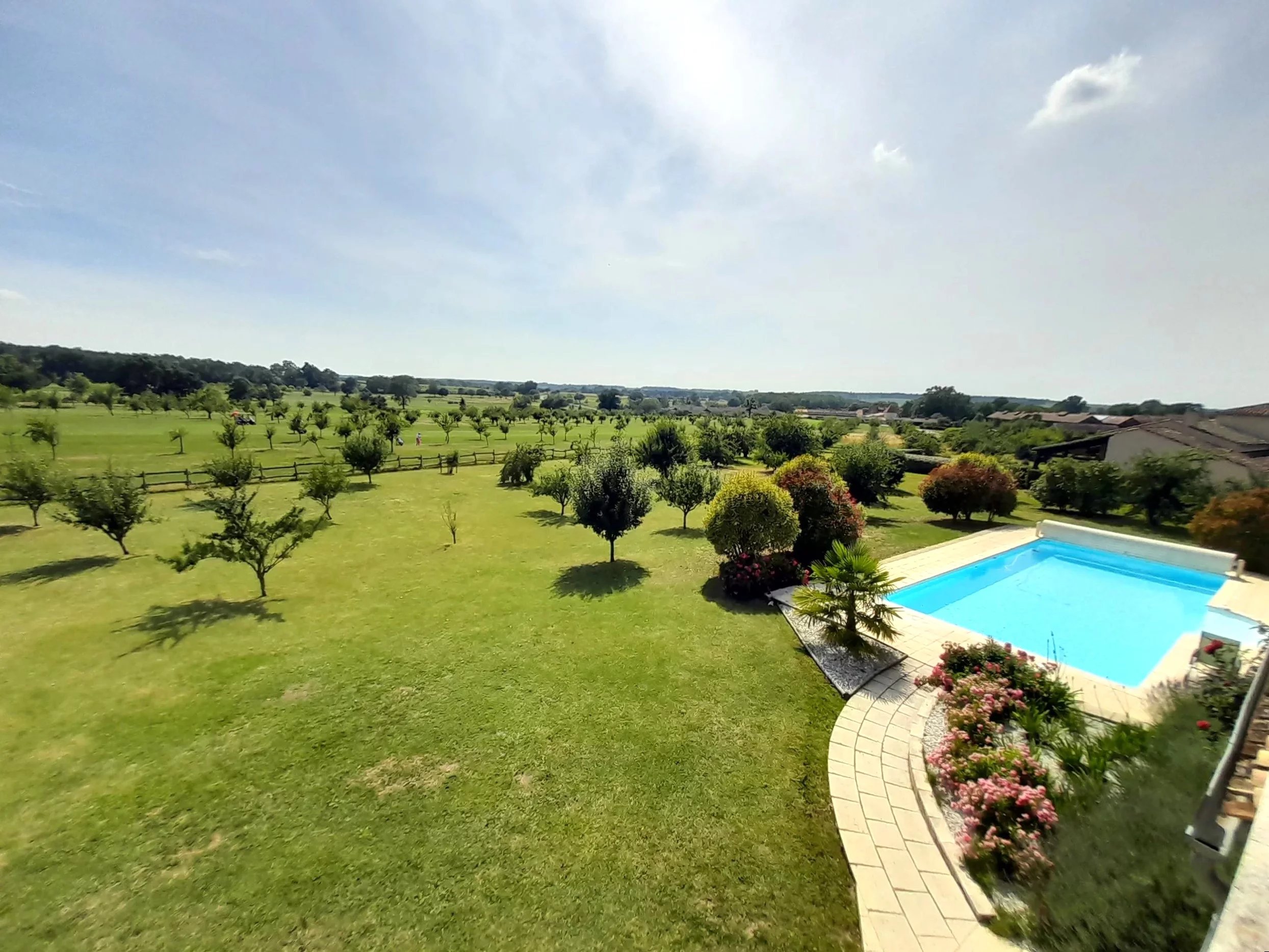 Stunning bespoke villa with pool on the grounds of the prestigious Chateau des Vigiers Golf Club, Aquitaine – France – BVI69187