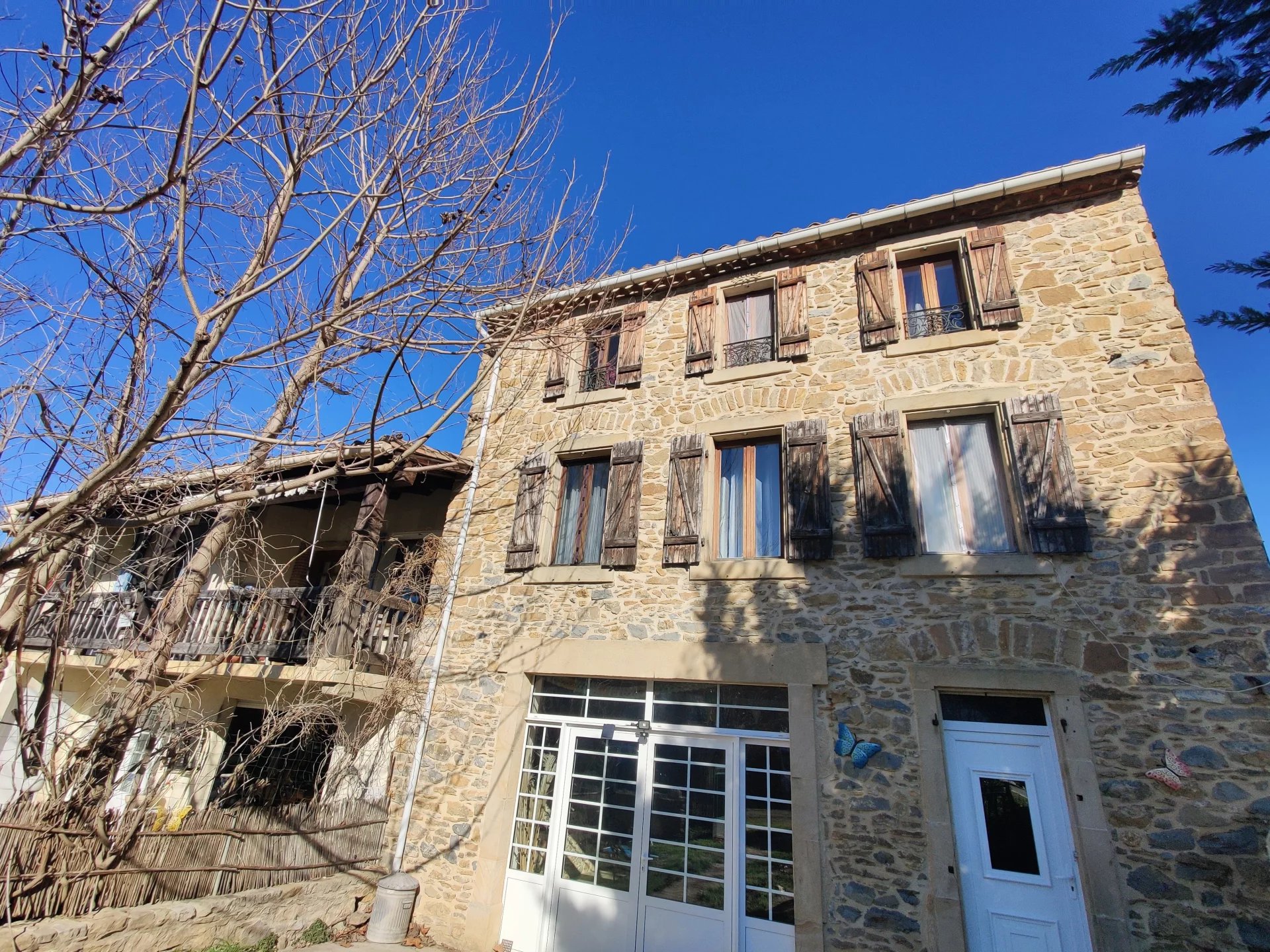 Substantial stone-built property with additional areas, sheds, extensive  land, Languedoc-Roussillon – France – BVI79333