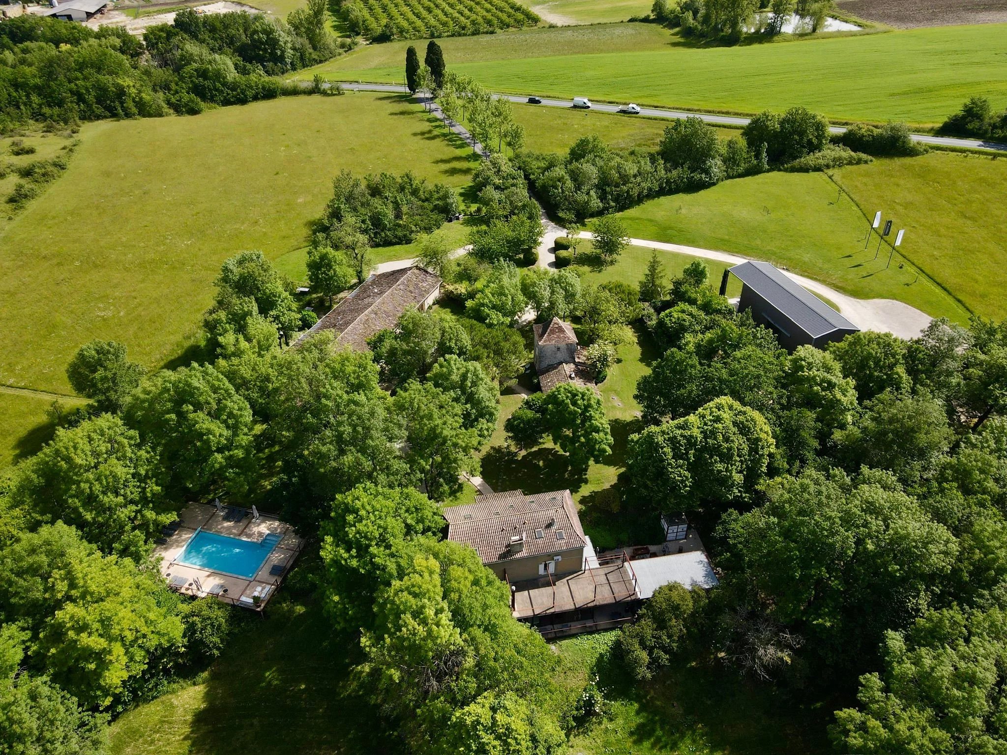 Exquisite ensemble: 6 stone houses, events space and swimming pool, Nouvelle-Aquitaine – France – BVI77699