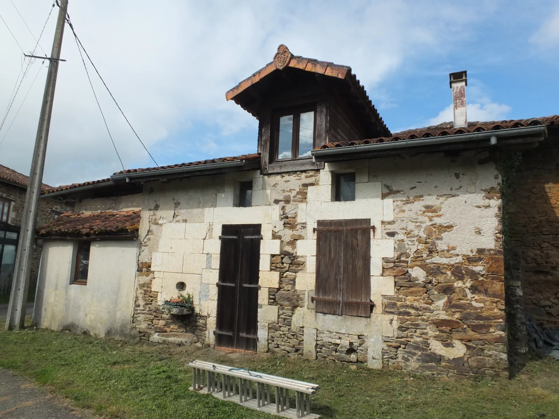 House for complete renovation, Poitou-Charentes – France – BVI80302