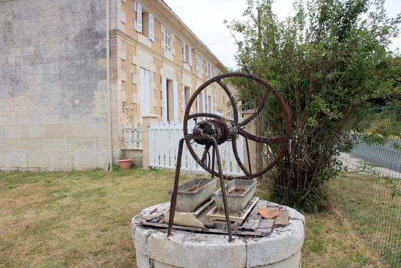 Lovely old house in a fab location with gite & views!, Poitou-Charentes – France – BVI65968