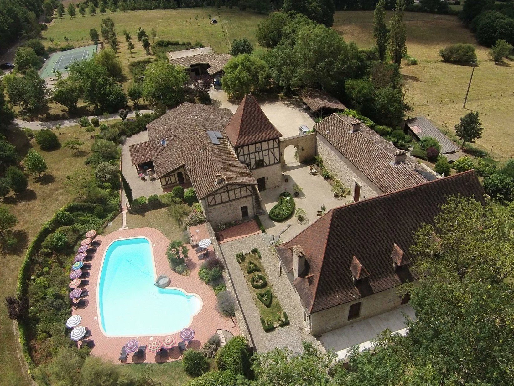 Superb property with 2 swimming pools nestled in the Lot et Garonne countryside, Aquitaine – France – BVI79456