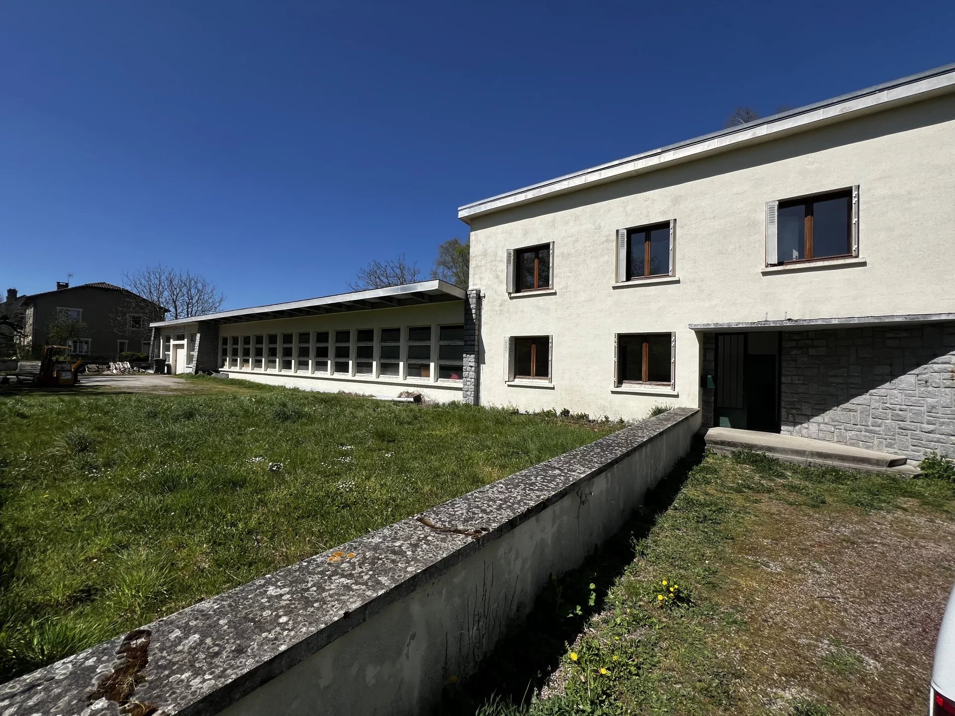 Apartments and Business Complex in an Award-Winning Village, Limousin – France – BVI80374