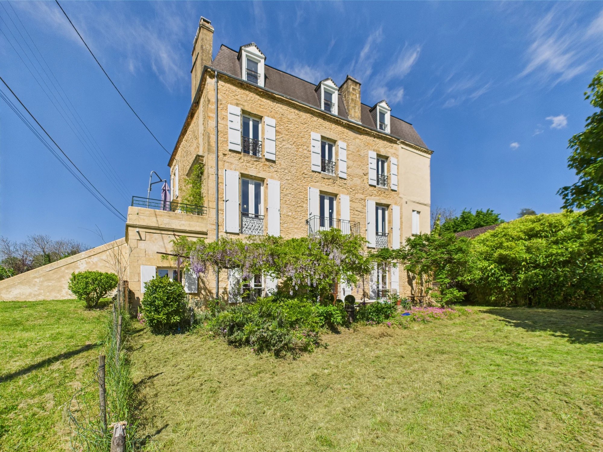 Fantastic Rental Investment Opportunity in the Heart of Sarlat-la-Canéda, Aquitaine – France – BVI74836