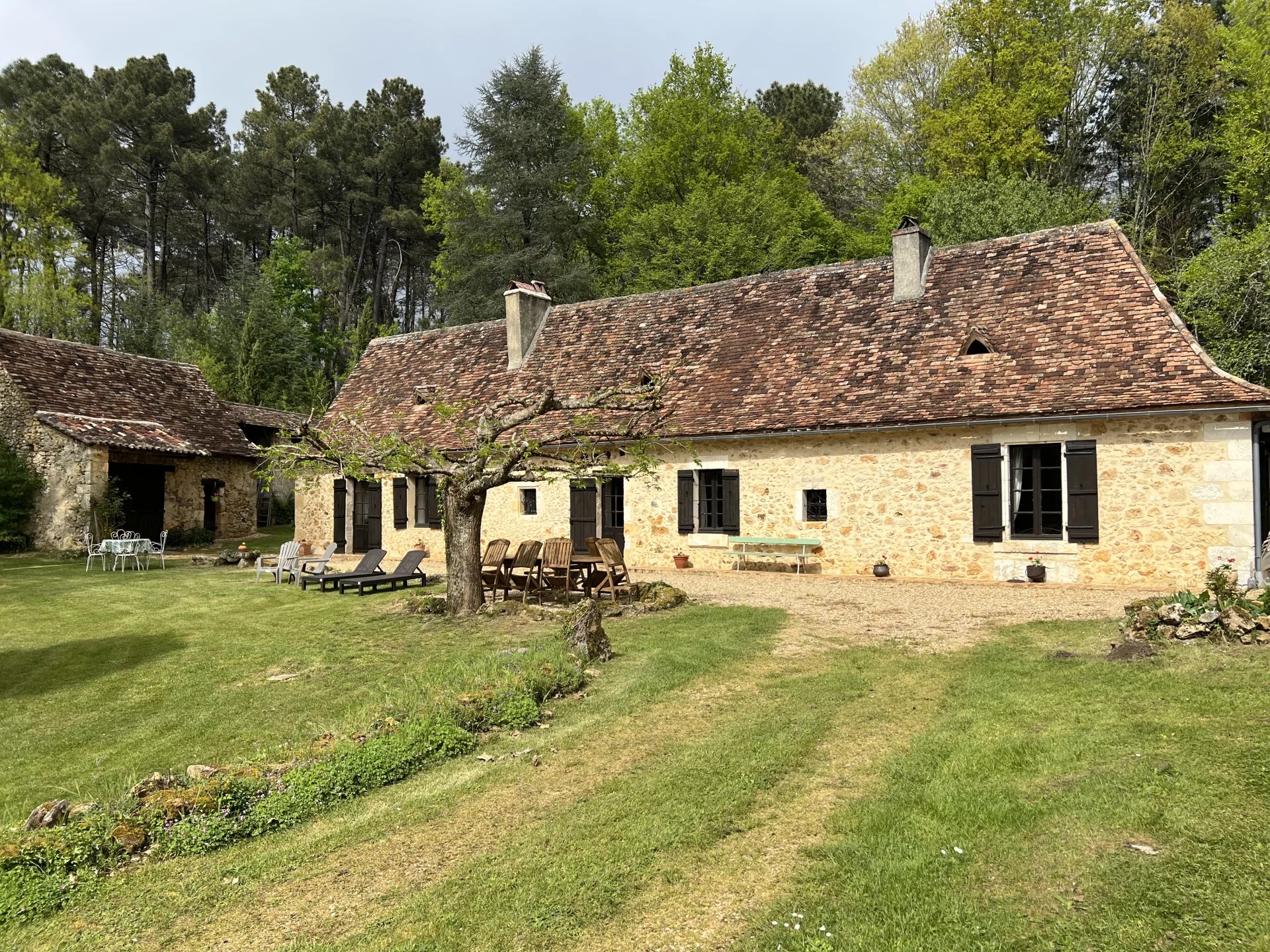 Stunning 16th Century large character home set in 29 acres of woodland, Aquitaine – France – BVI80380