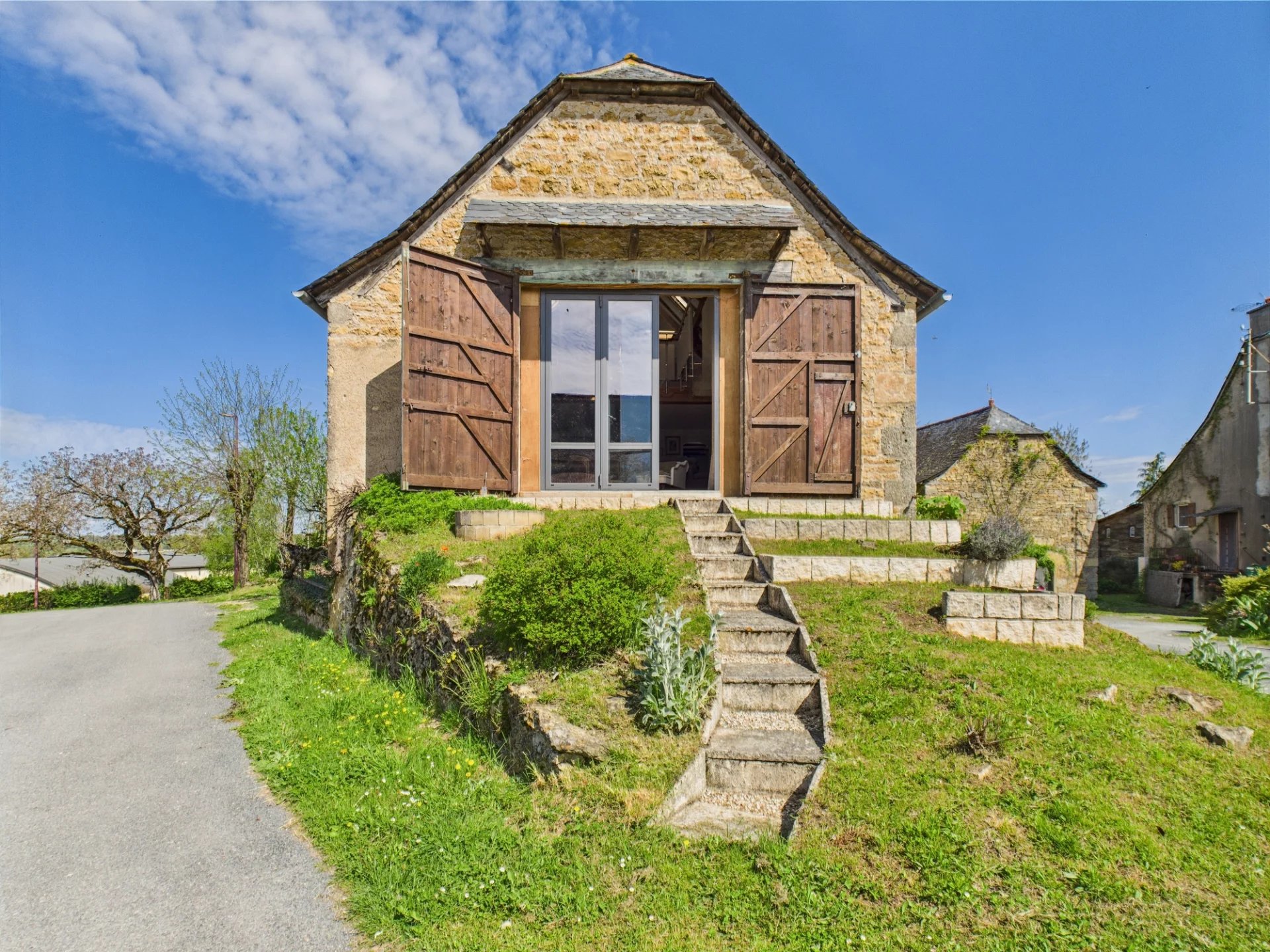 Stylish Stone Barn Conversion in a Sought-After Location, Midi-Pyrénées – France – BVI79814