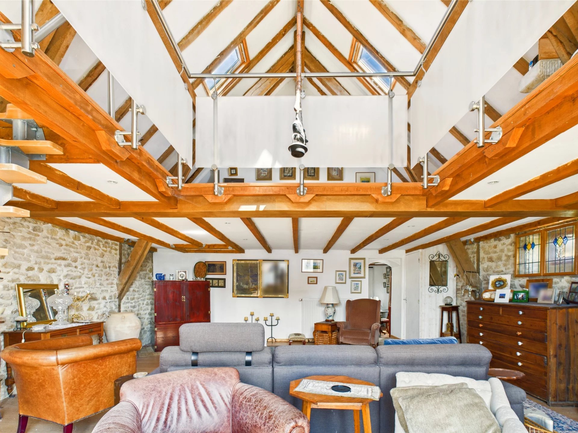 Stylish Stone Barn Conversion in a Sought-After Location, Midi-Pyrénées – France – BVI79814