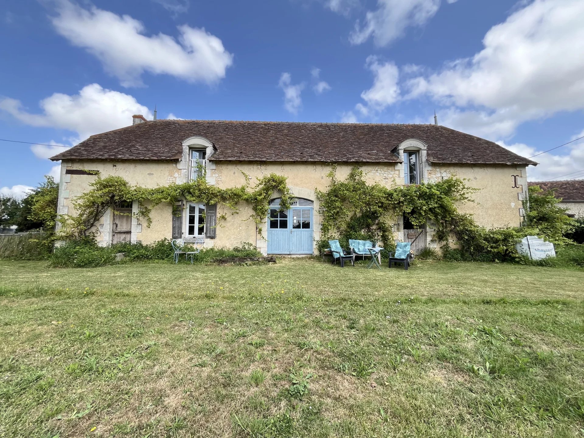 18thC Renovated farmhouse with 8000m² of land, Centre – France – BVI75860